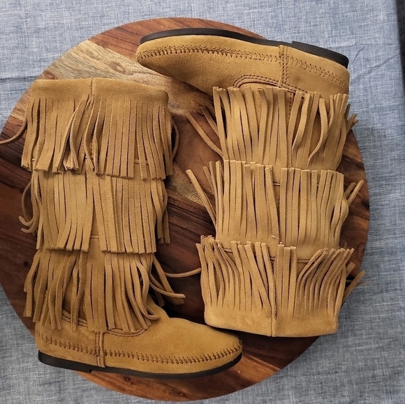 BOHO Classic Minnetonka 3-Layer Fringe Moccasin Boot Tan Size 5 - Picture 7 of 16